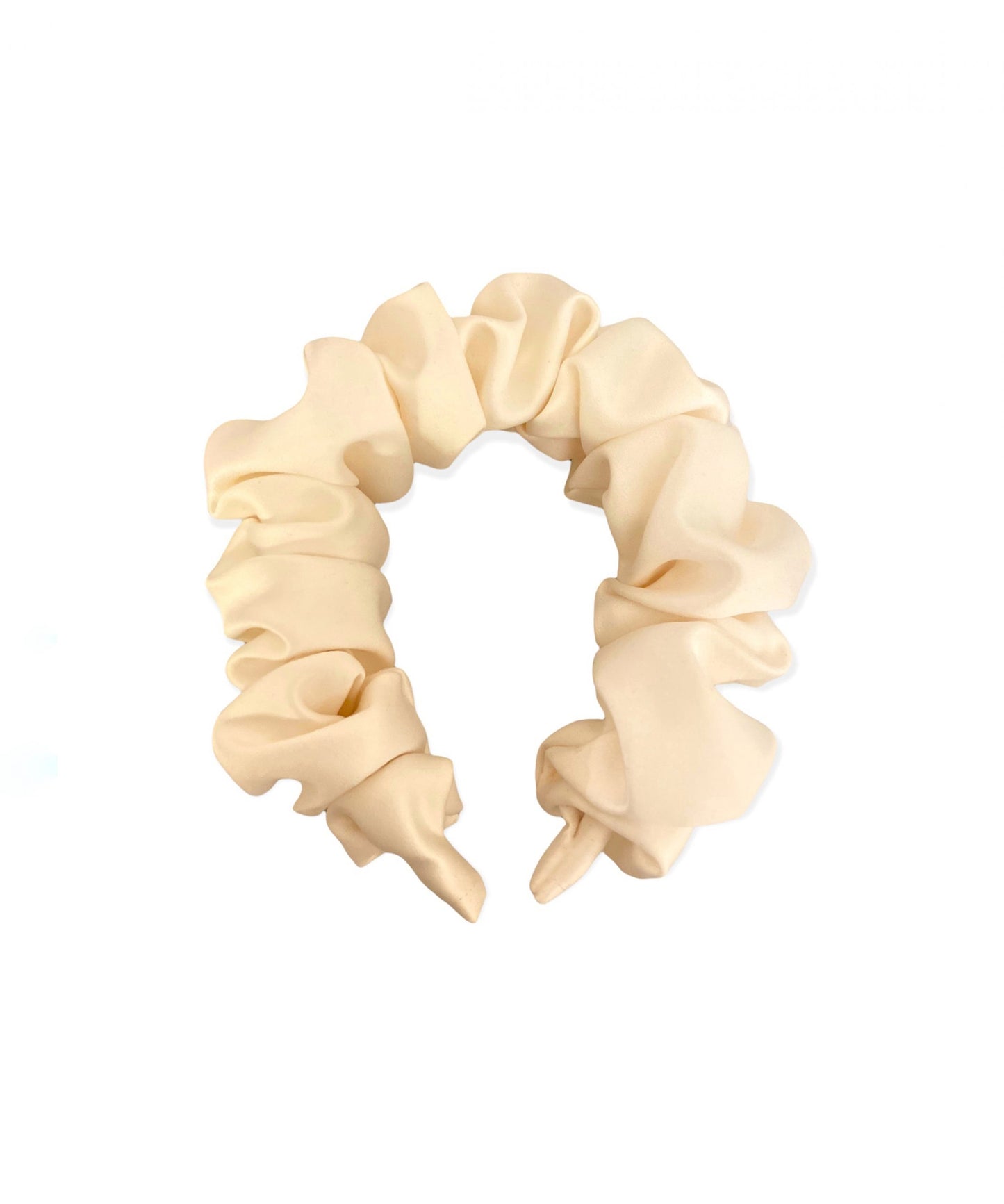 Hvit scrunchy hårbøyle