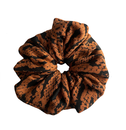 Slangemønstret XL scrunchie